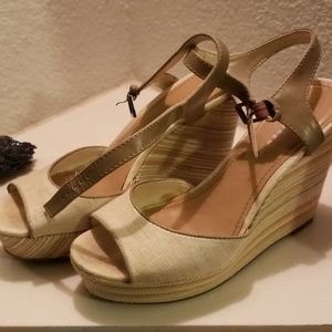 Lauren Conrad Size 7 wedges